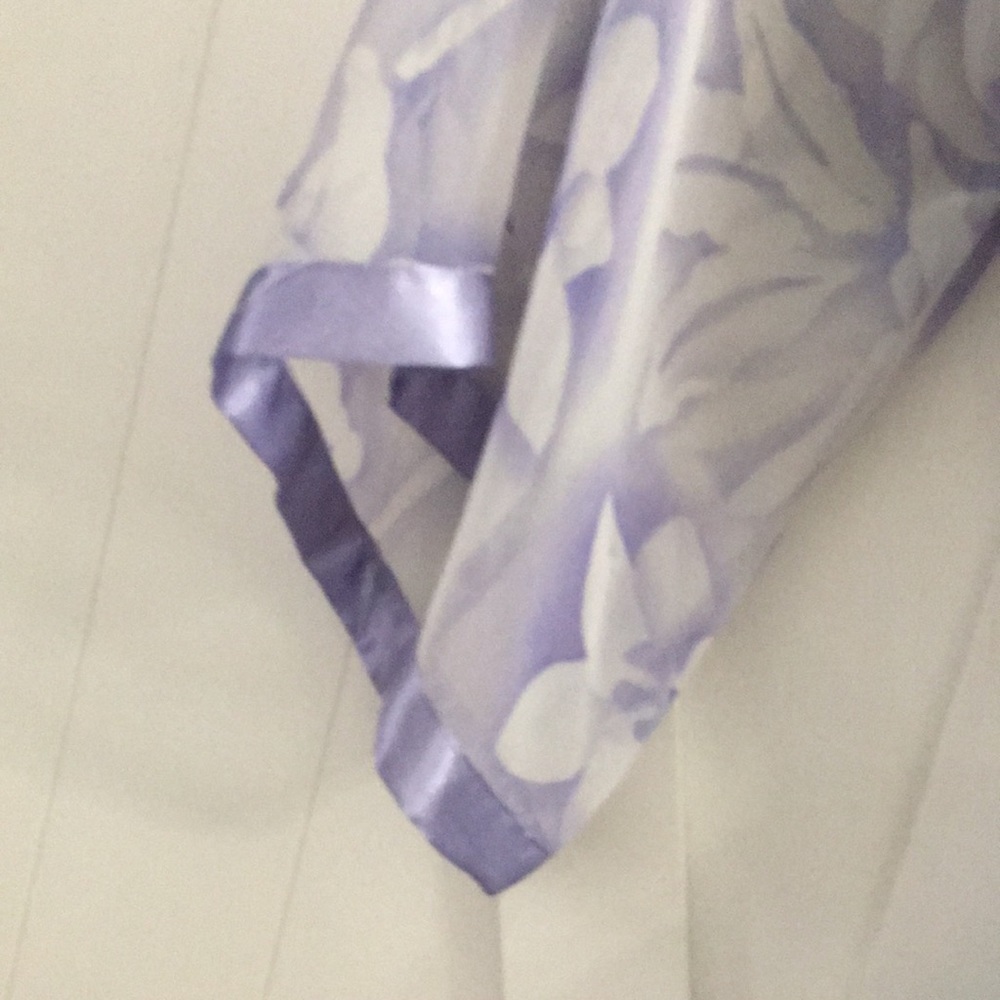 Valerie Stevens, sheer purple and white robe/cover-up. Size Medium - Picture 2 of 8